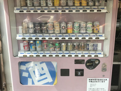 einer von zahlreichen Getränkeautomaten