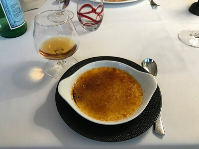 Crème brûlée zum Nachtisch - die Klassiker müssen die Restaurants meistern (tut La Grillade Gourmande!)