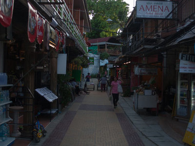 Straße auf Koh Phi Phi Don